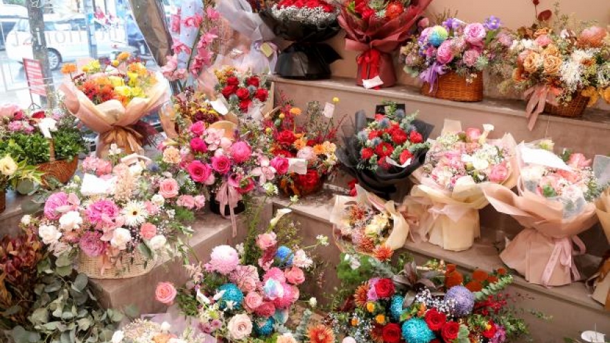 Imported flower market busy on Vietnamese Women’s Day